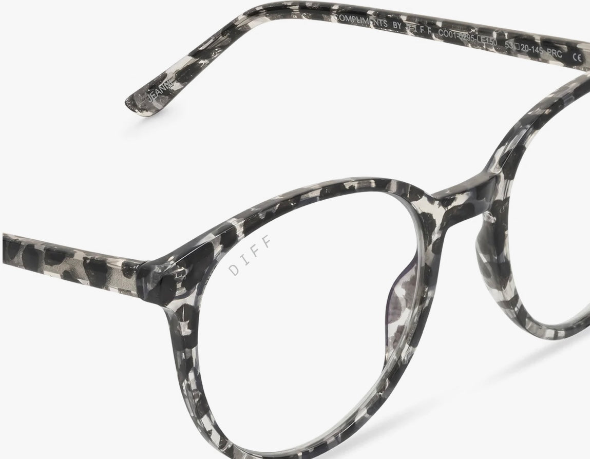 Jeanne Leo Blue Light Reader