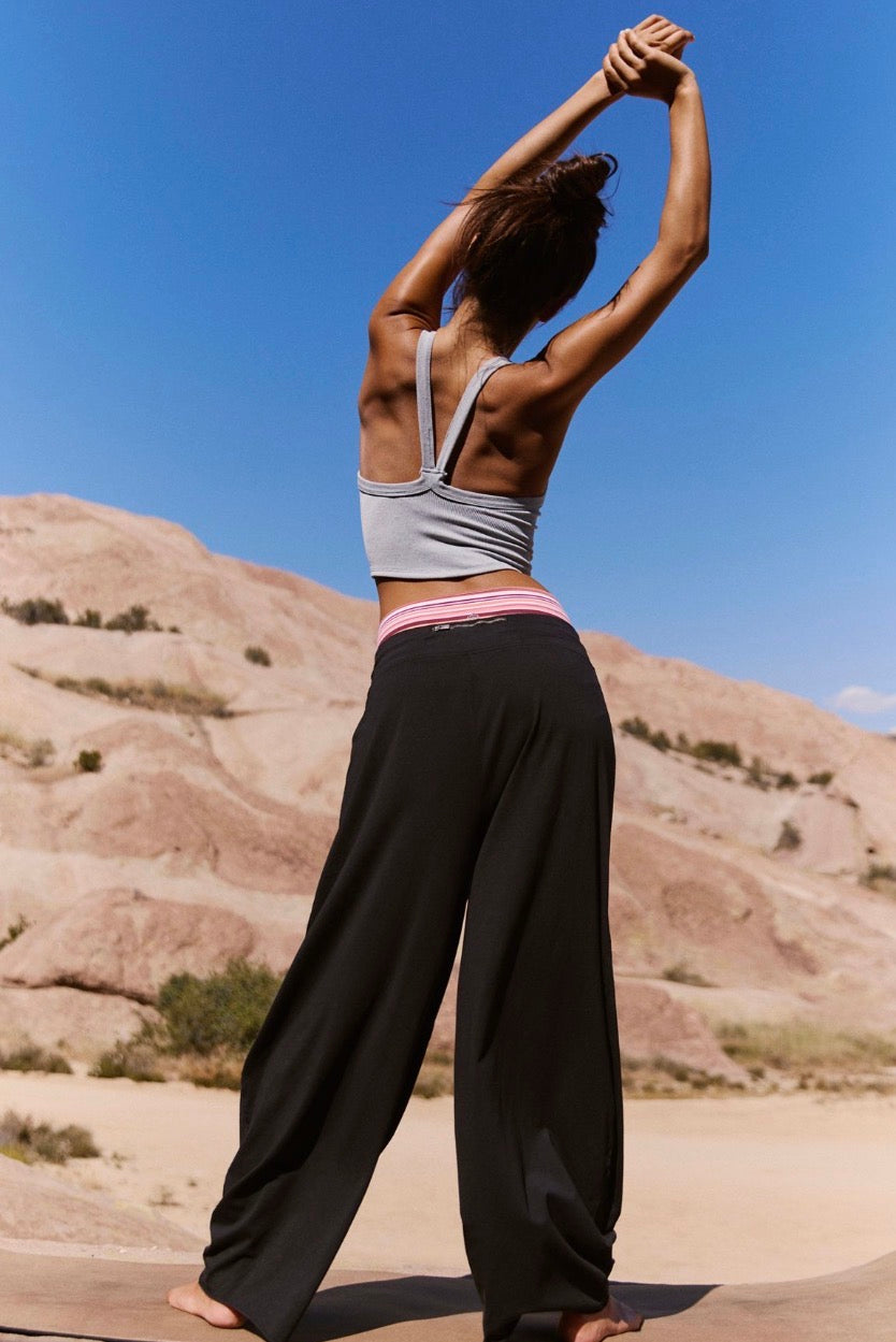 Hot Shot Easy Pants in Black