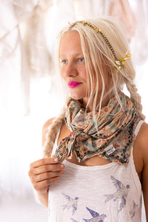 Magnolia Pearl Scallop Edge Era Scarf