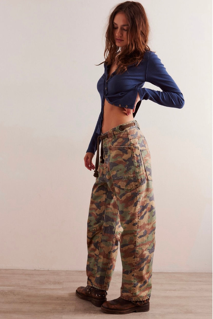 Free People We The Free Moxie Printed Low-Slung
Barrel Jeans