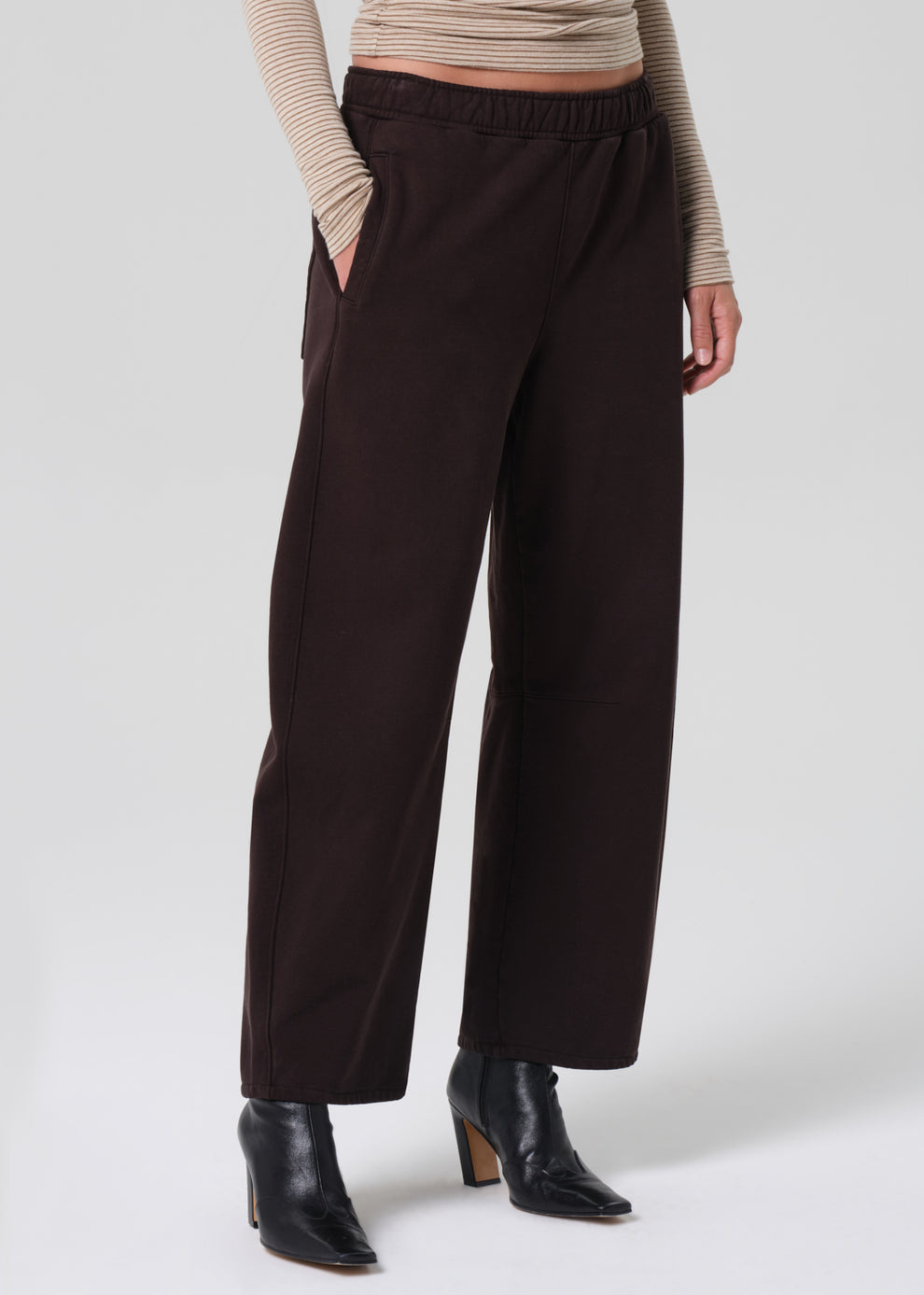 Freya Barrel Sweatpant in Chocolate