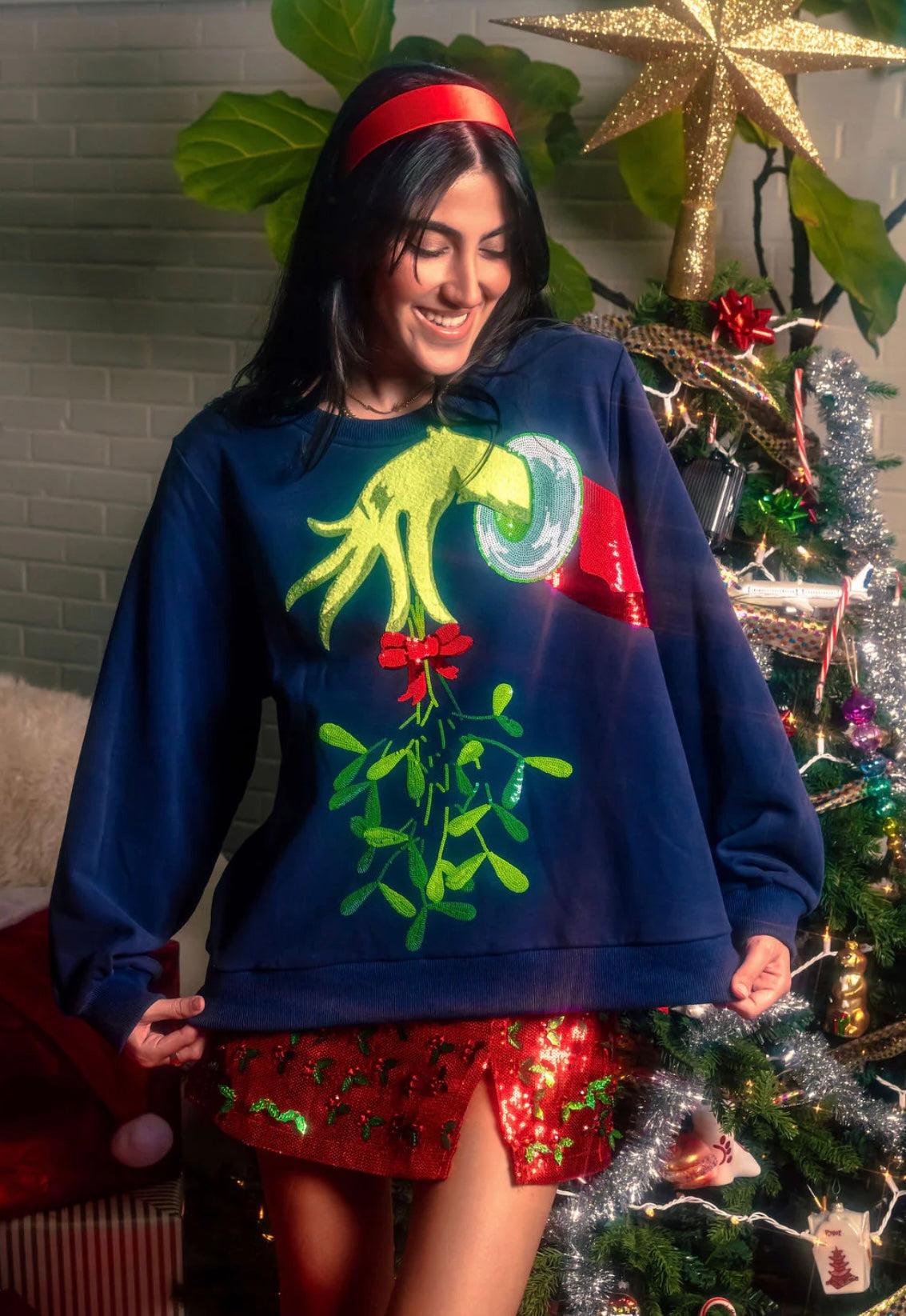 Queen Of Sparkles Navy Grinch Mistletoe Hand Sweatshirt